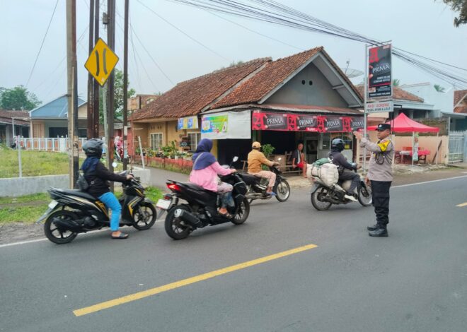Humanis, Polsek Kawali Intens dan Rutin Turun ke Jalan Melayani Masyarakat di Pagi Hari