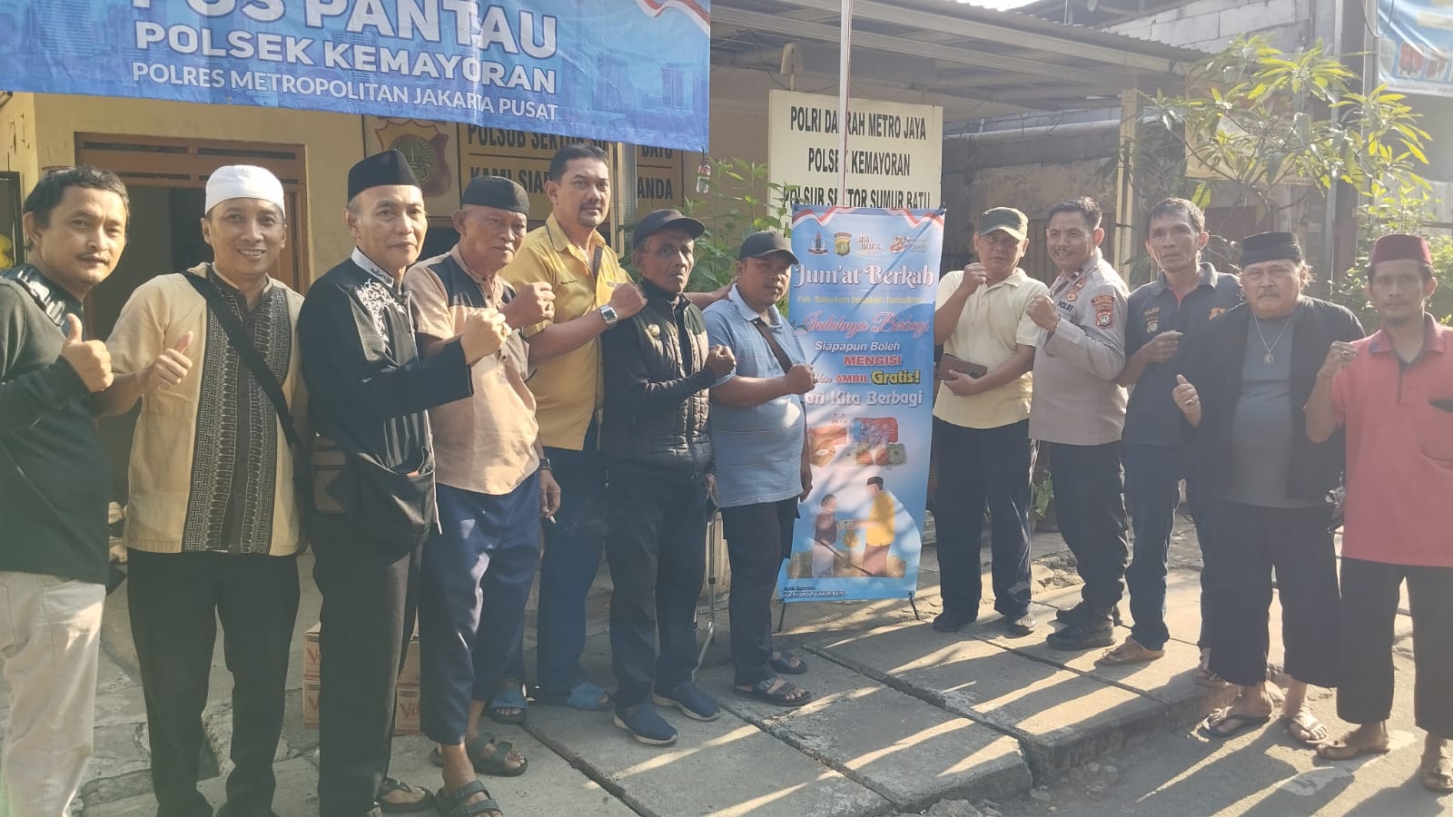 Sinergi Polri, Pokdar Kamtibmas & Warga, Jumat Berkah di Sumur Batu & Harapan Mulya Berjalan Sukses