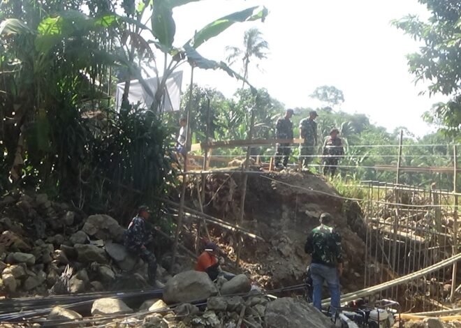 Tangis Bahagia Warga Cikembar! Dandim 0607 Letakkan Batu Pertama Jembatan Sukasari