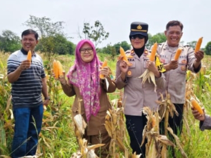 Aksi Nyata Polsek Telukjambe Barat Wujudkan Program Swasembada Pangan Nasional