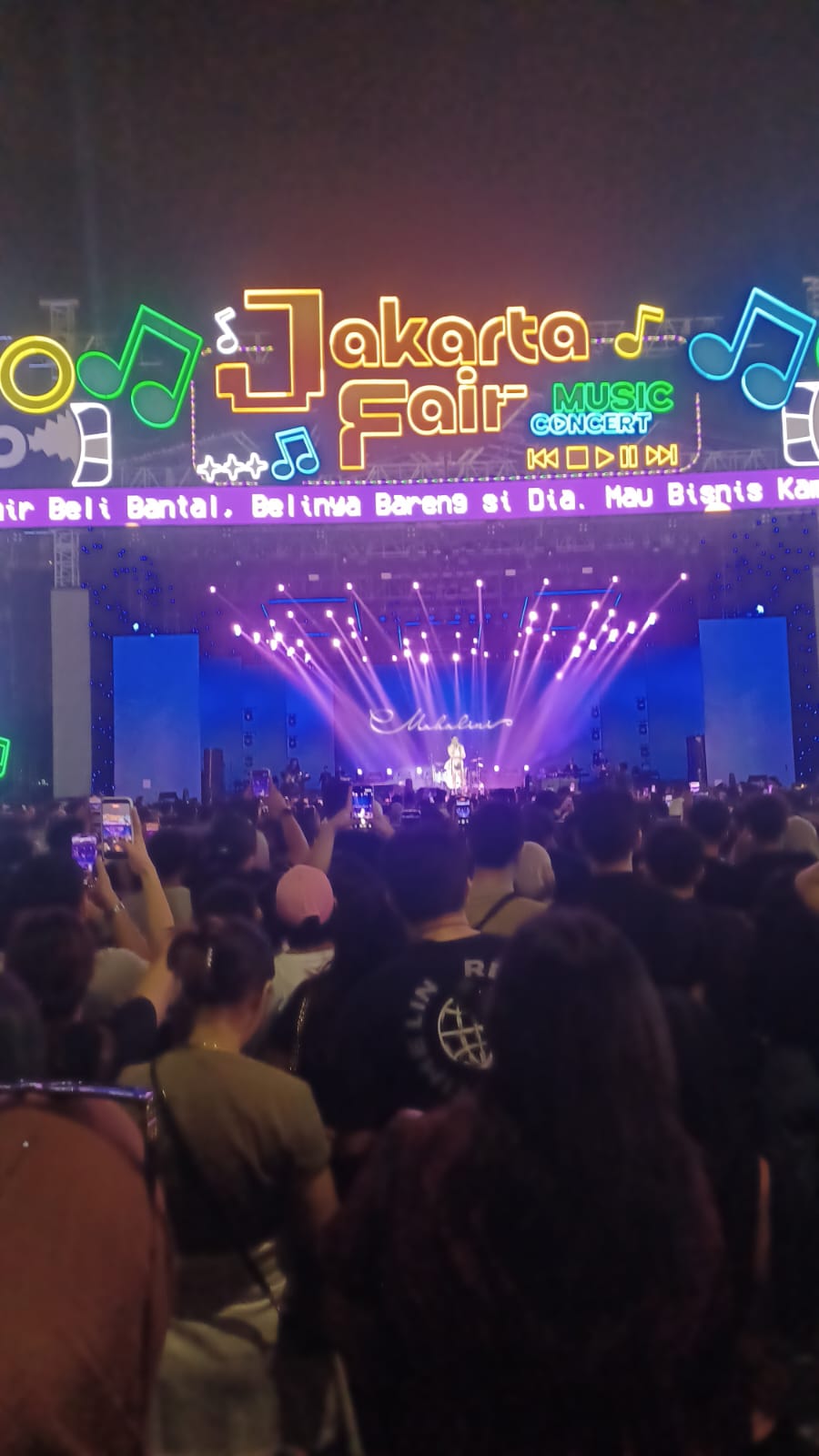 Kemeriahan HUT DKI ke-499 di JIExpo Kemayoran, Konser Mahalini Puncaki Malam Pengunjung Tumpah Ruah