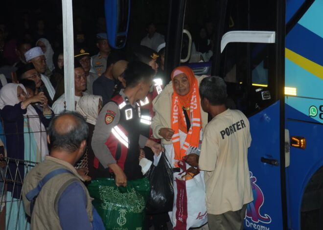 Polres Ciamis Kawal Kepulangan 413 Jemaah Haji Kloter 31 Pastikan Berjalan Aman dan Lancar