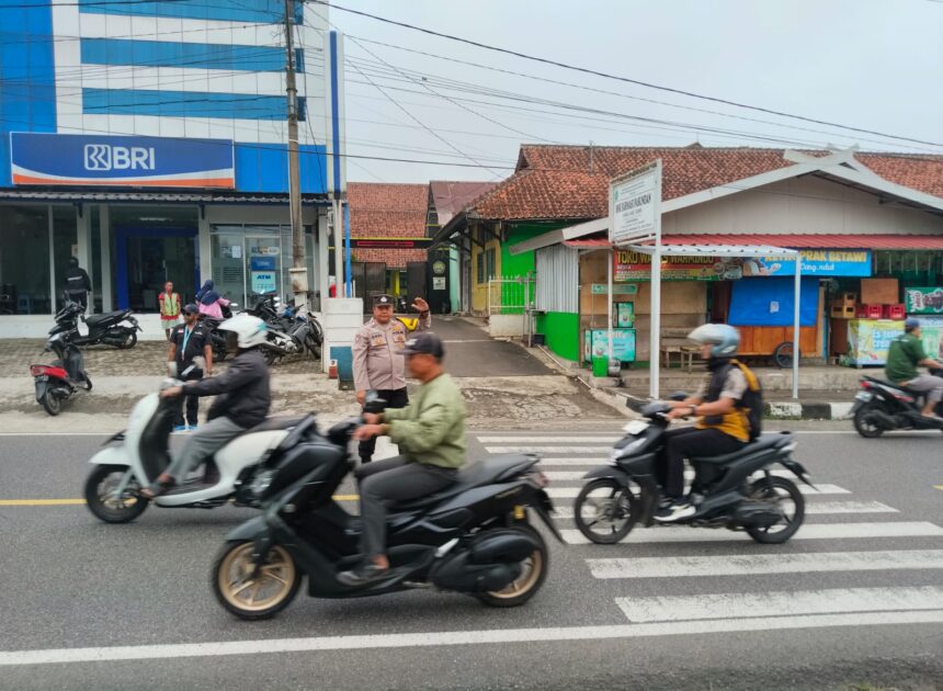 Polsek Kawali Intensifkan Strong Point Pagi, Wujud Kehadiran Polri Jaga Kelancaran Aktivitas Masyarakat