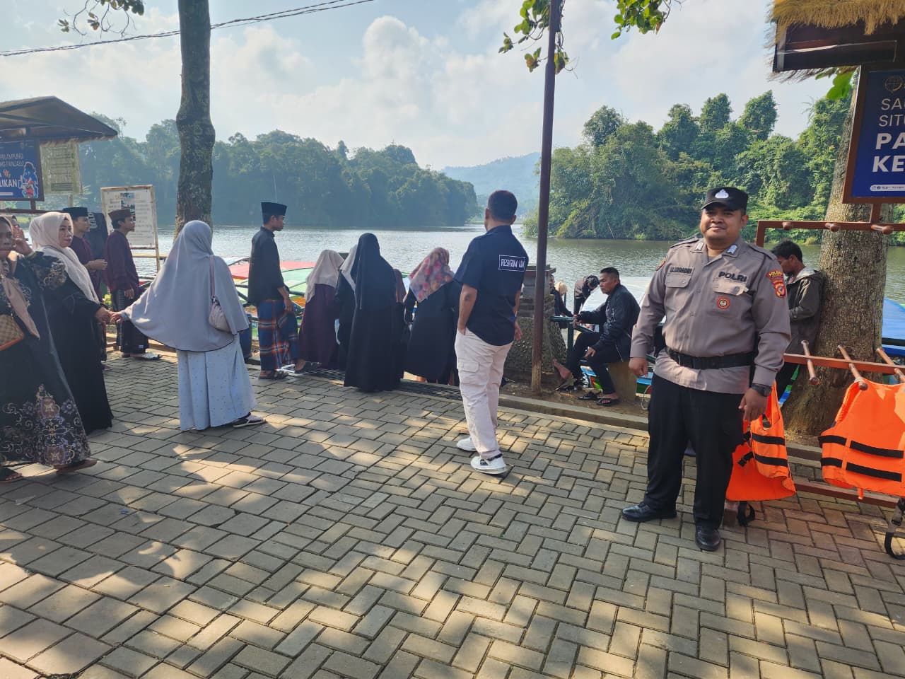 Libur Anak Sekolah, Polsek Panjalu Polres Ciamis Siaga Pantau Kawasan Obwis Situ Lengkong