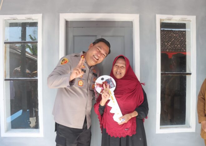Sambut Hari Bhayangkara ke-80, Kapolres Ciamis Serahkan Hasil Bedah Rumah sebagai Wujud Kepedulian Polri kepada Masyarakat