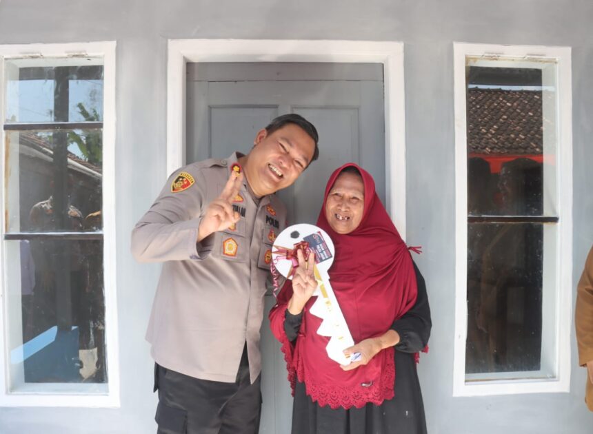 Sambut Hari Bhayangkara ke-80, Kapolres Ciamis Serahkan Hasil Bedah Rumah sebagai Wujud Kepedulian Polri kepada Masyarakat