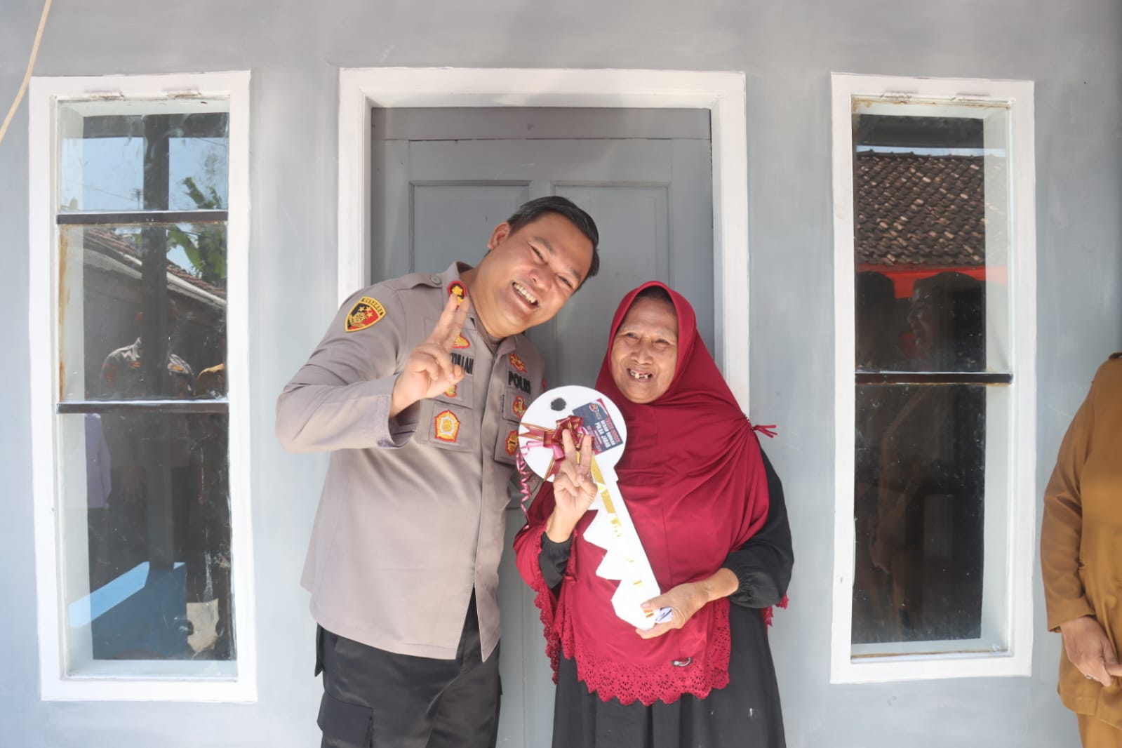 Sambut Hari Bhayangkara ke-80, Kapolres Ciamis Serahkan Hasil Bedah Rumah sebagai Wujud Kepedulian Polri kepada Masyarakat