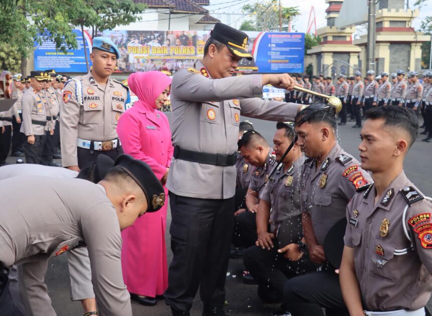 Kapolres Ciamis Pimpin Korps Raport Kenaikan Pangkat 55 Personel, Tekankan Profesionalisme dan Dedikasi dalam Bertugas