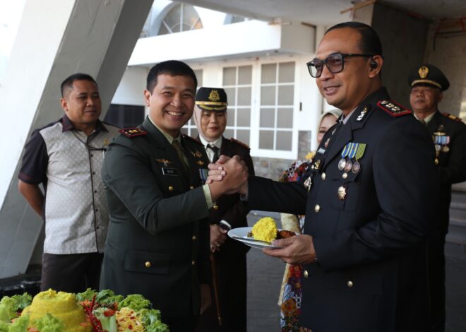 Dandim 0607/Kota Sukabumi Beri Kejutan Ulang Tahun untuk Kapolres di Hari Bhayangkara ke-80, Sinergi TNI-Polri Kian Solid