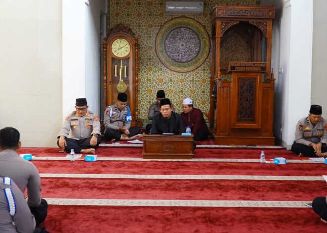 Tingkatkan Spiritualitas Personel, Polres Karawang Laksanakan Binrohtal Bersama Ustad Irawan.