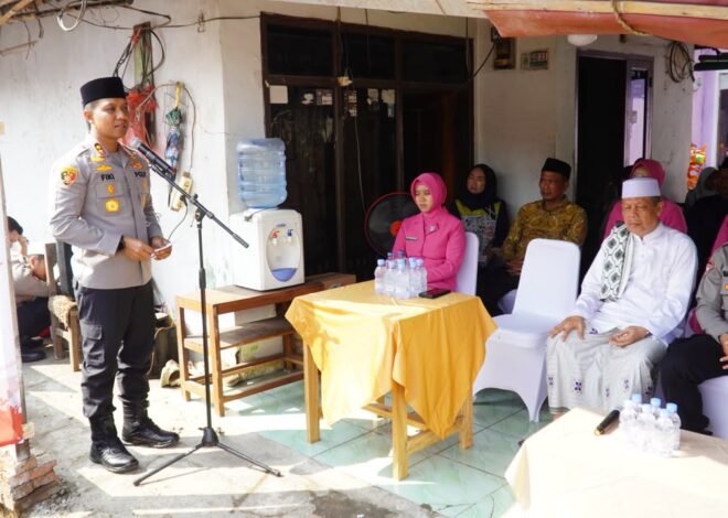 Peduli Pendidikan Anak, Kapolres Karawang Letakkan Batu Pertama Pembangunan Majelis Taklim di Warungbambu