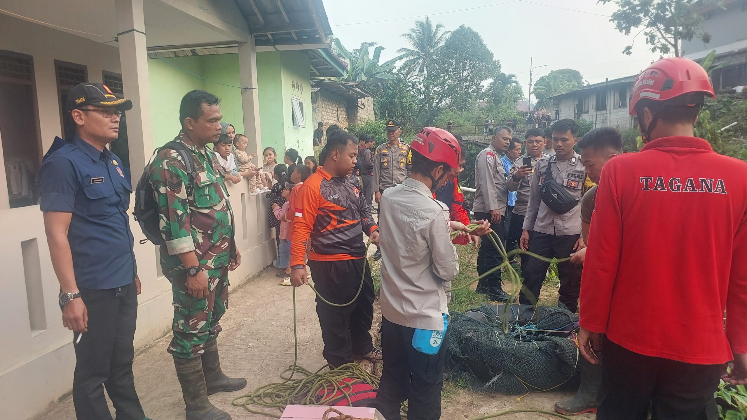 ANAK 5 TAHUN DIDUGA HILANG TERBAWA ARUS SUNGAI CICATIH, POLSEK PARUNGKUDA KERAHKAN PENCARIAN