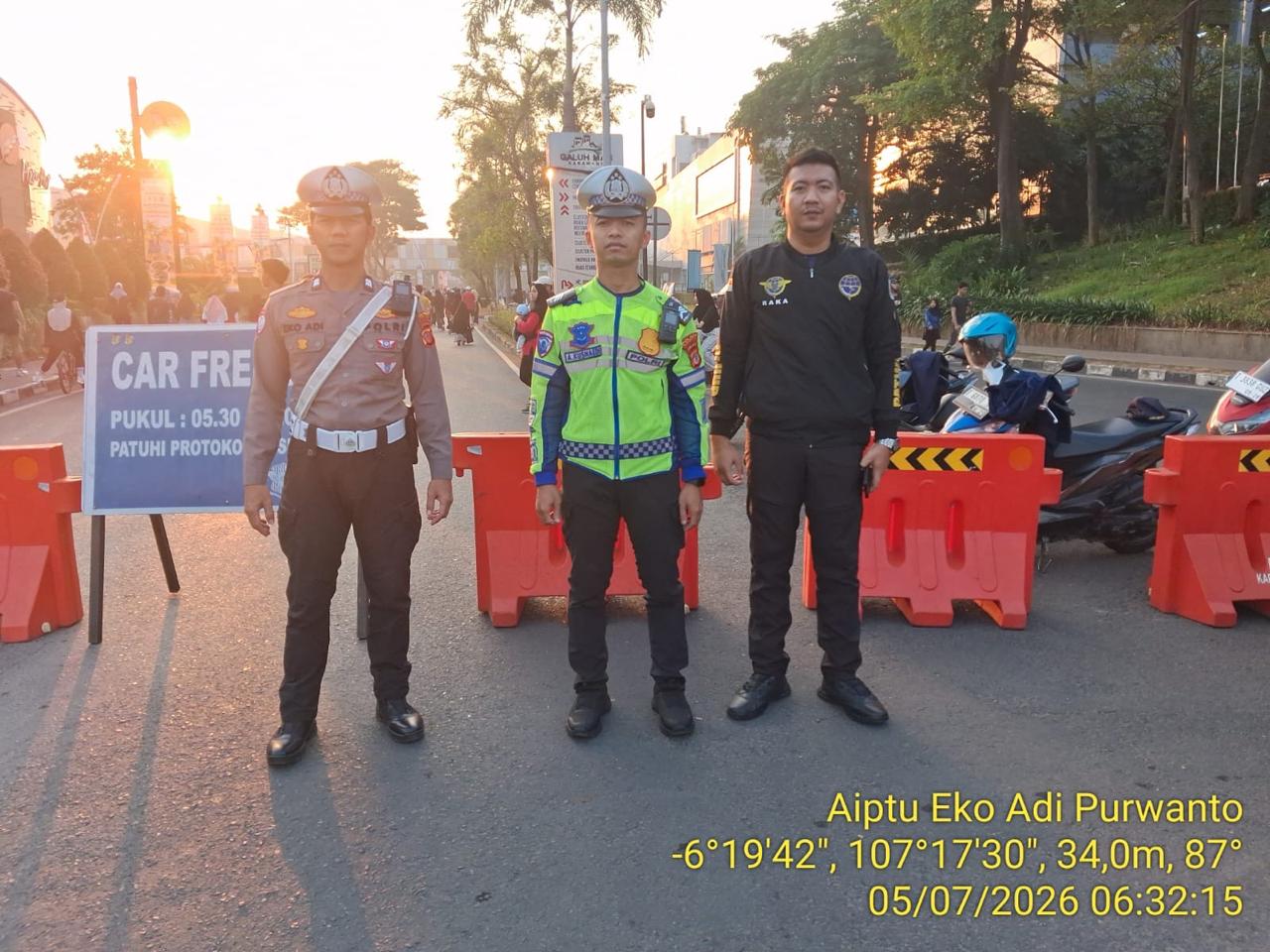 Pelayanan Prima Satlantas Polres Karawang melalui Rekayasa Arulin saat Warga Nikmati Car Free Day