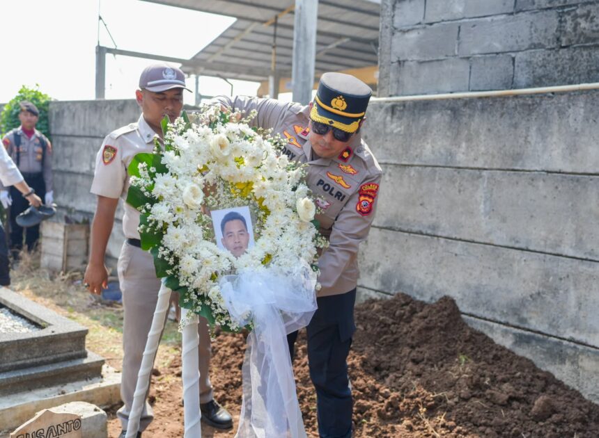Personel Satreskrim Polres Karawang Berpulang, Kapolres Pimpin Ucapan Duka