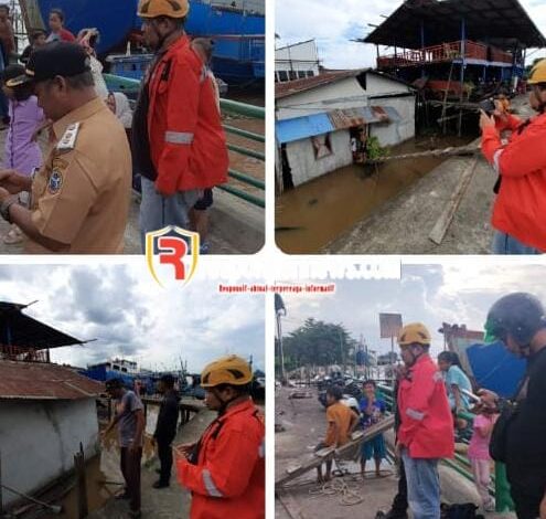 Rumah di Tepian Sungai Kapuas Ambruk, Tim SATKOM POKDARKAMTIBMAS BHAYANGKARA FAMILY Evakuasi Penghuni dan Barang