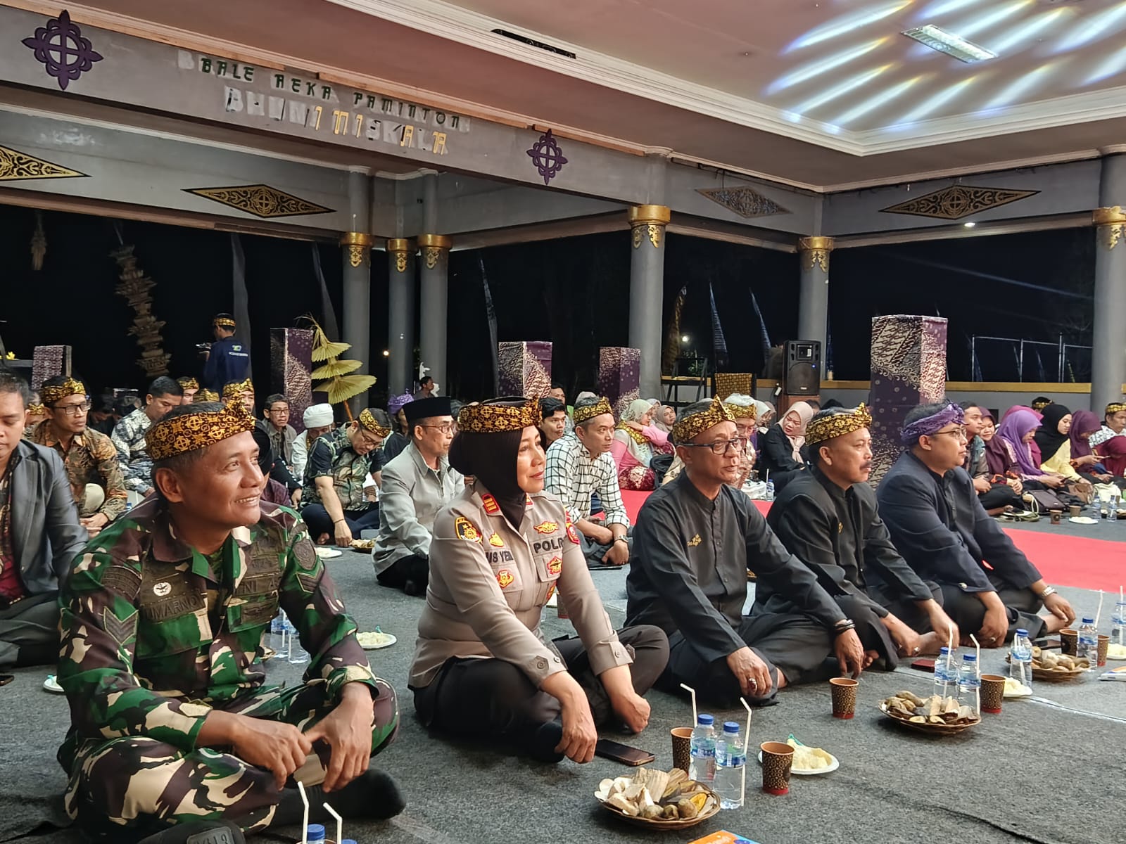 Polsek Kawali Hadiri Launching Motif Cakra Galuh, Dukung Pelestarian Budaya dan Jaga Kondusivitas Kegiatan Masyarakat