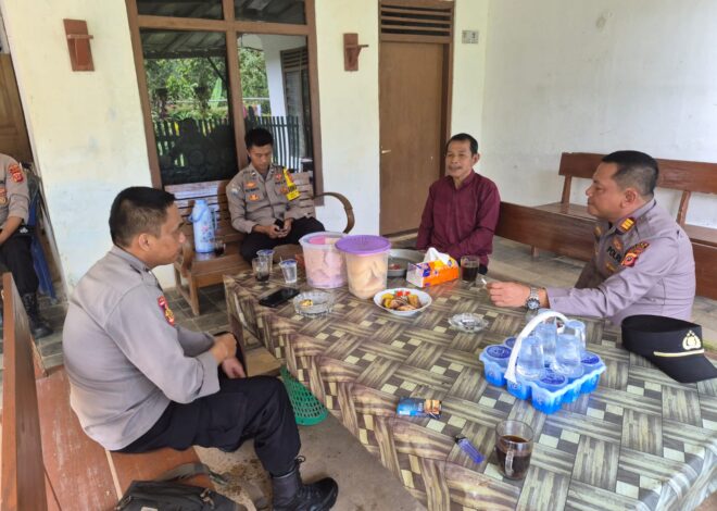 Polsek Cisaga Polres Ciamis Monitoring dan Amankan Kegiatan Ibadah Minggu di Gereja