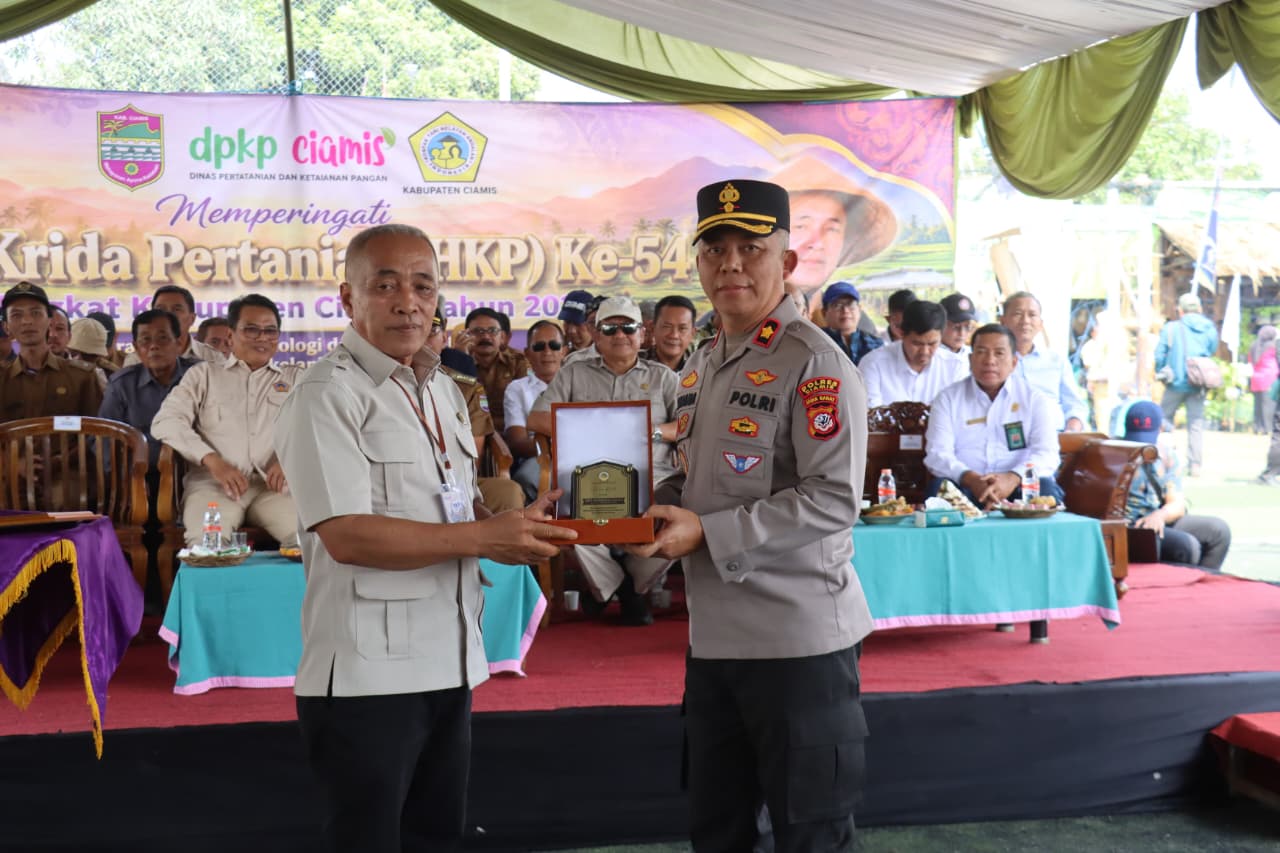 Kapolres Ciamis Raih Penghargaan KTNA atas Dedikasi Mendukung Kemajuan dan Kesejahteraan Petani