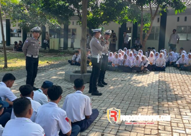 Binluh MPLS Panca Waluya, Satlantas Polres Karawang Gelar Police Goes to School di SMAN 1 Telukjambe Barat