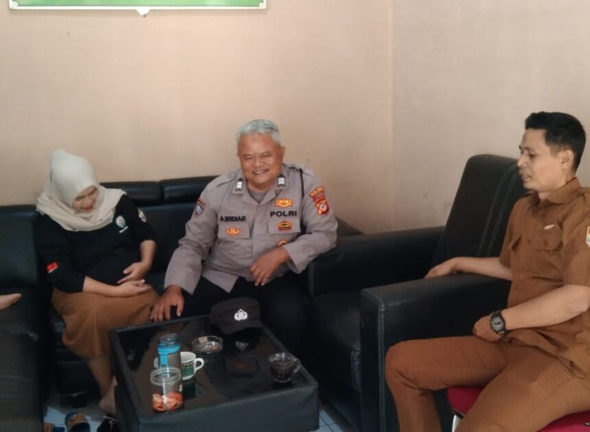 Tingkatkan Sinergitas, Polsek Kawali Datangi Desa-Desa Sampaikan Kamtibmas