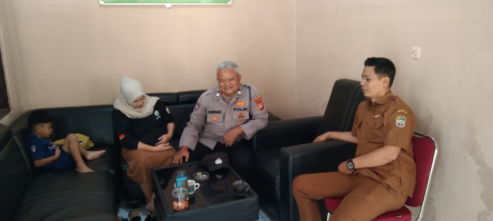 Tingkatkan Sinergitas, Polsek Kawali Datangi Desa-Desa Sampaikan Kamtibmas