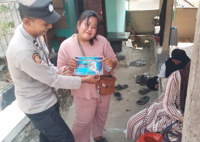 Polisi di Pangkalan Laksanakan Sosialisasi Pengaduan Cepat Propam Polri Kepada Warga Kampung Karajan