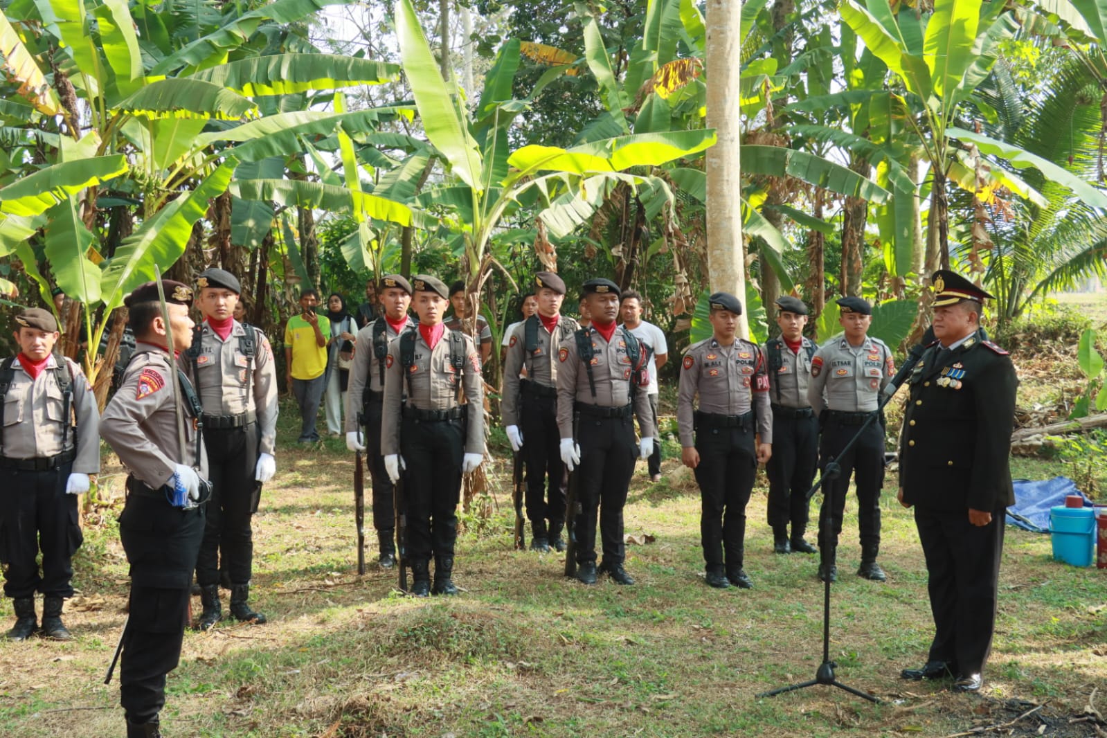 Polres Ciamis Laksanakan Upacara Pemakaman Kedinasan Almarhum AIPDA Dwiyana, Berikan Penghormatan Terakhir