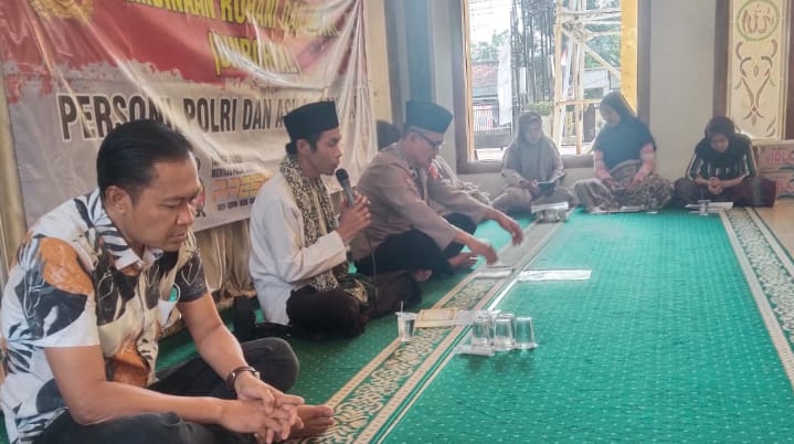 Polsek Klari Gelar Binrohtal Untuk Meningkatkan Keimanan dan Profesionalisme Personel