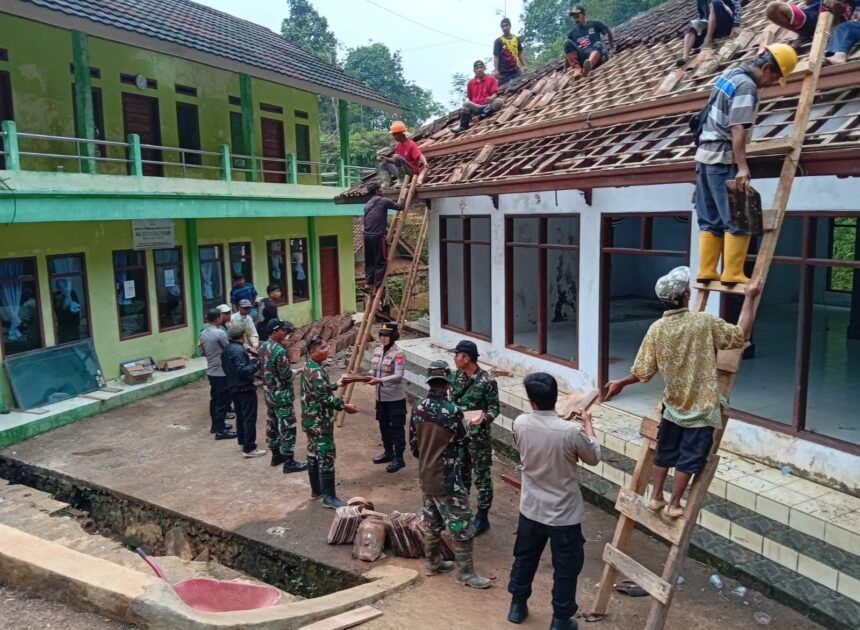 Polsek Kawali Perkuat Sinergitas TNI-Polri Melalui Bakti Sosial Pemugaran Masjid, Wujud Nyata Kepedulian kepada Masyarakat