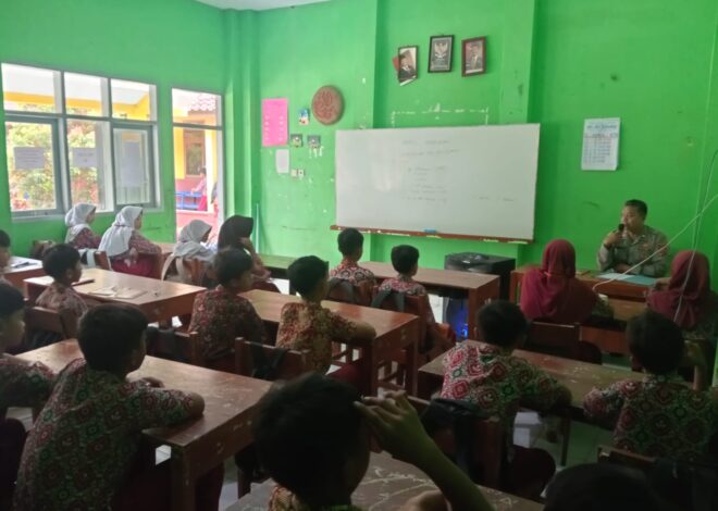Bhabinkamtibmas Polsek Sukadana Tanamkan Wawasan Kebangsaan dan Semangat Bela Negara kepada Siswa Baru MTs PUI Ciparigi