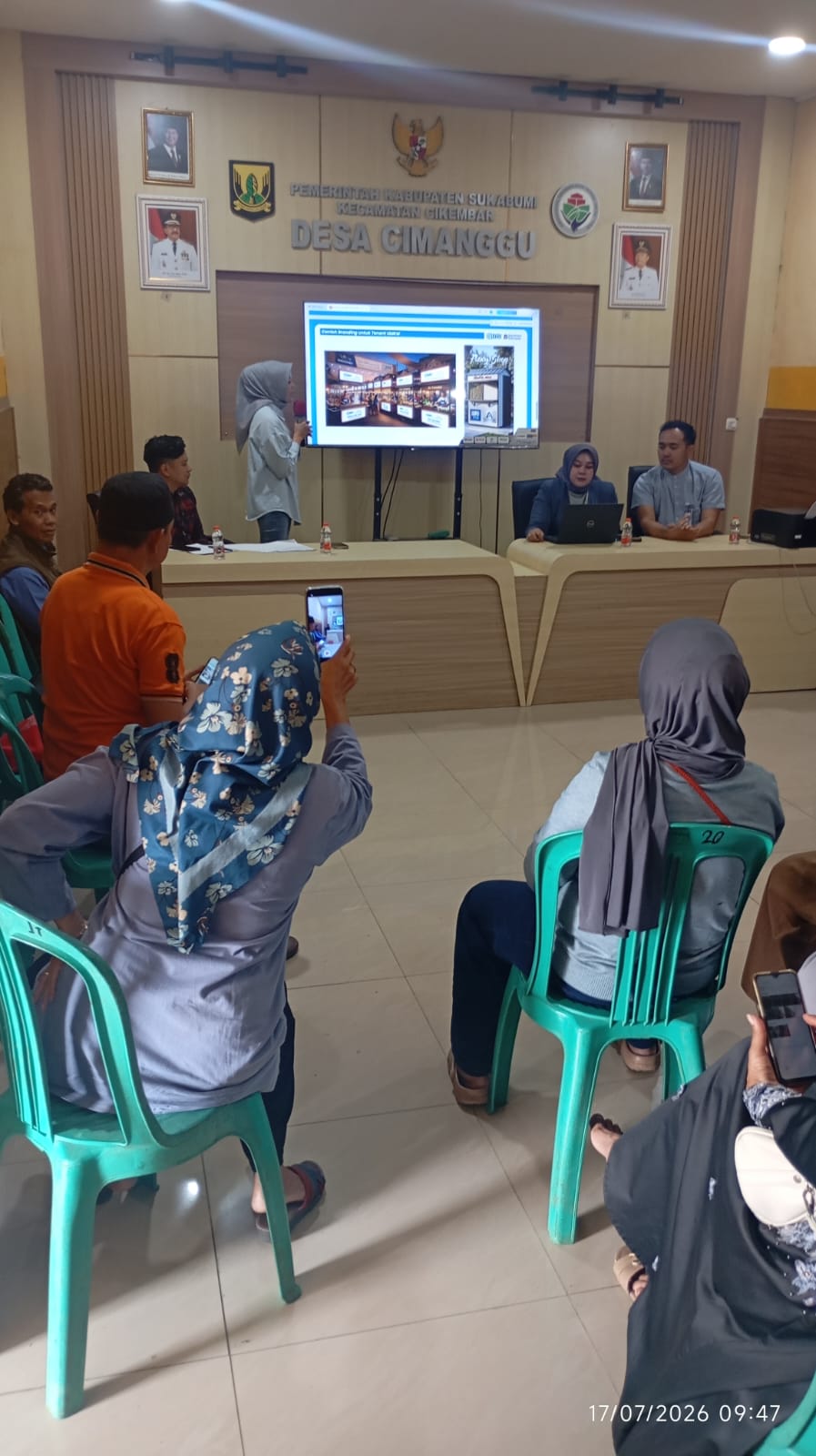 BUMDES BERDIKARI Jembatani Akses Perbankan, Gelar Sosialisasi UMKM bersama BRI di Aula Desa Cimanggu Administrator