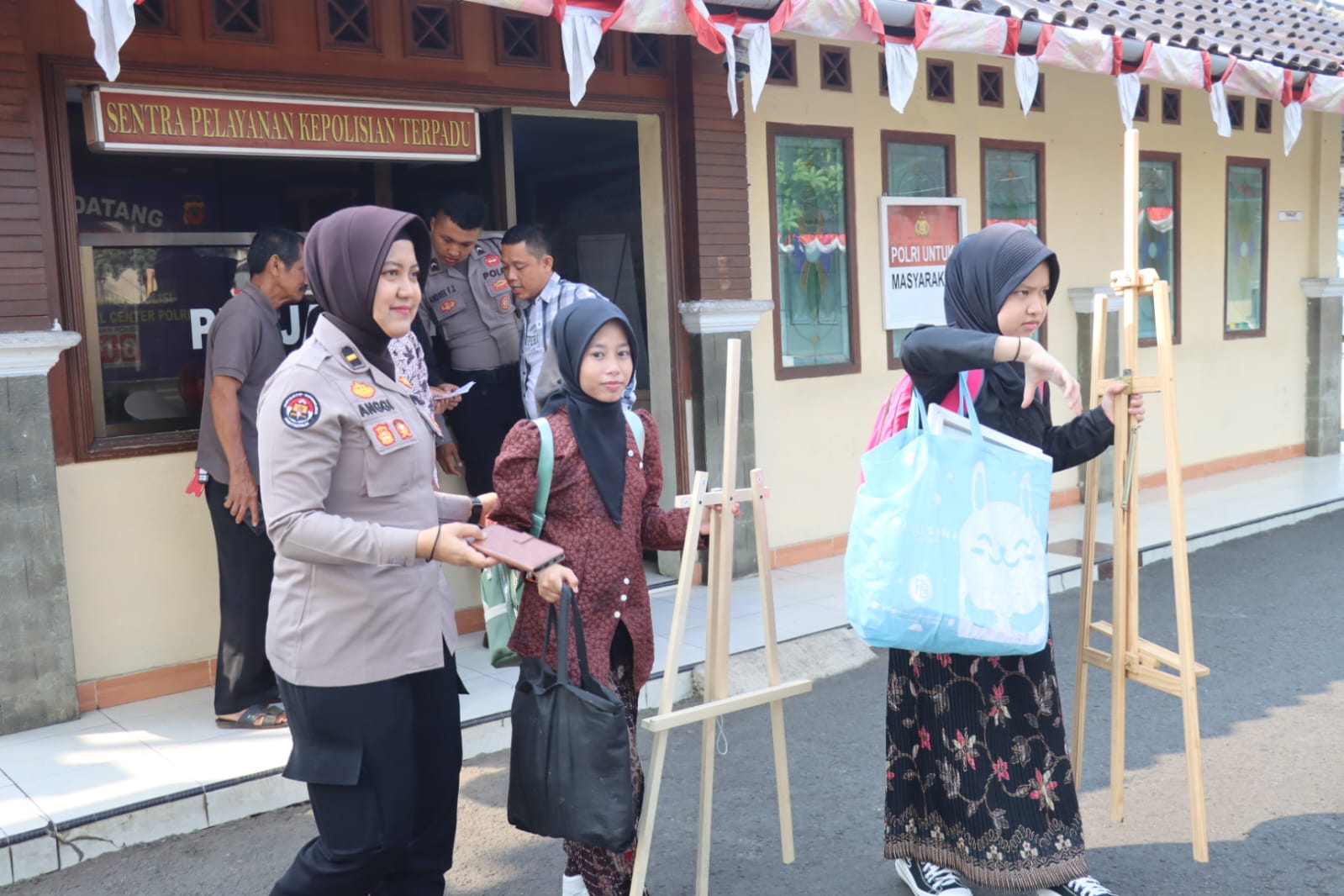 Polres Ciamis Fasilitasi Kreativitas Anak Difabel, Dua Siswa SLBN Ciamis Ikuti Lomba Melukis Tingkat Mabes Polri