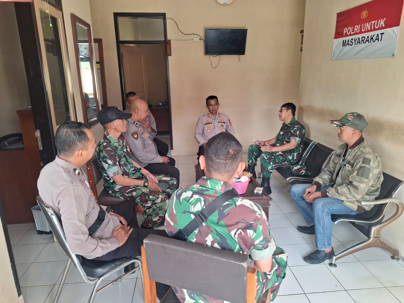 Soliditas TNI-Polri, Polsek Rajadesa Terima Kunjungan Koramil 1311/Rajadesa