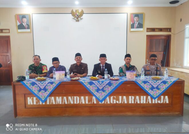 Sinergitas Polri-Pemerintah, Polsek Panjalu Hadir dan Amankan Pelantikan Perangkat Desa Kertamandala