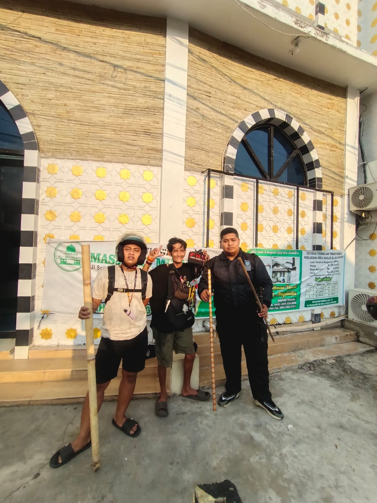 Satkom Pokdarkamtibmas Bhayangkara Family Kalbar Amankan ODGJ Bawa Sajam dan Padamkan Kebakaran di Pontianak