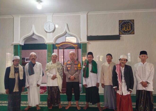Jumat Keliling Kapolsek Gegerbitung Sampaikan Pesan Kamtibmas di Masjid Albarokah