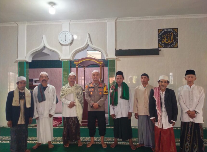 Jumat Keliling Kapolsek Gegerbitung Sampaikan Pesan Kamtibmas di Masjid Albarokah