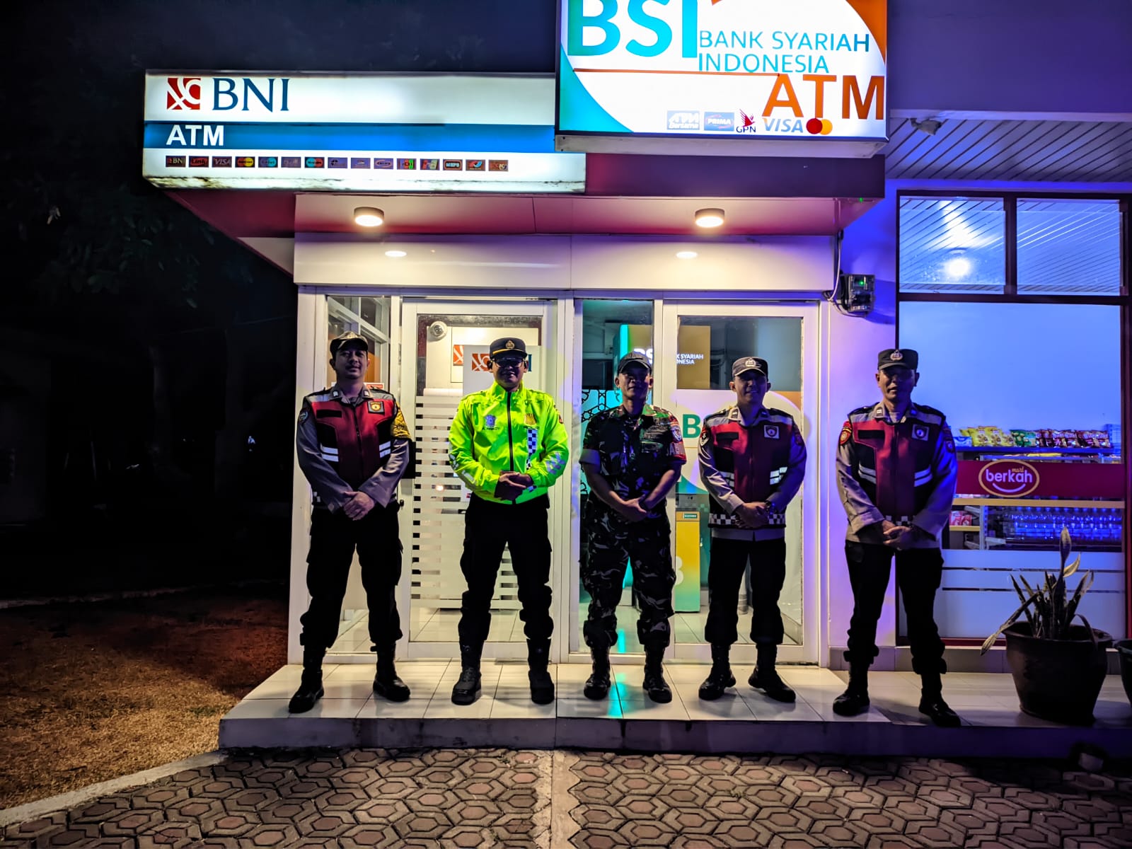 Berikan Rasa Nyaman, Polsek Cihaurbeuti Polres Ciamis Intens Patroli Biru di Malam Hari