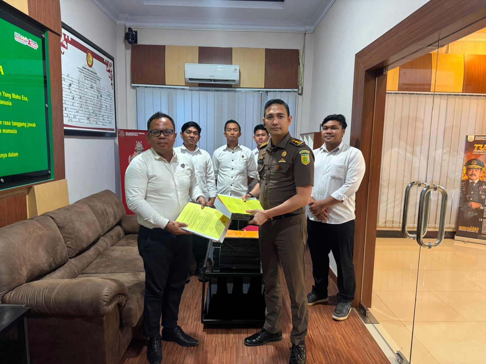 Berkas Perkara Penggelapan Setoran BRI Randangan Rp1,06 Miliar Diserahkan ke Kejati Gorontalo