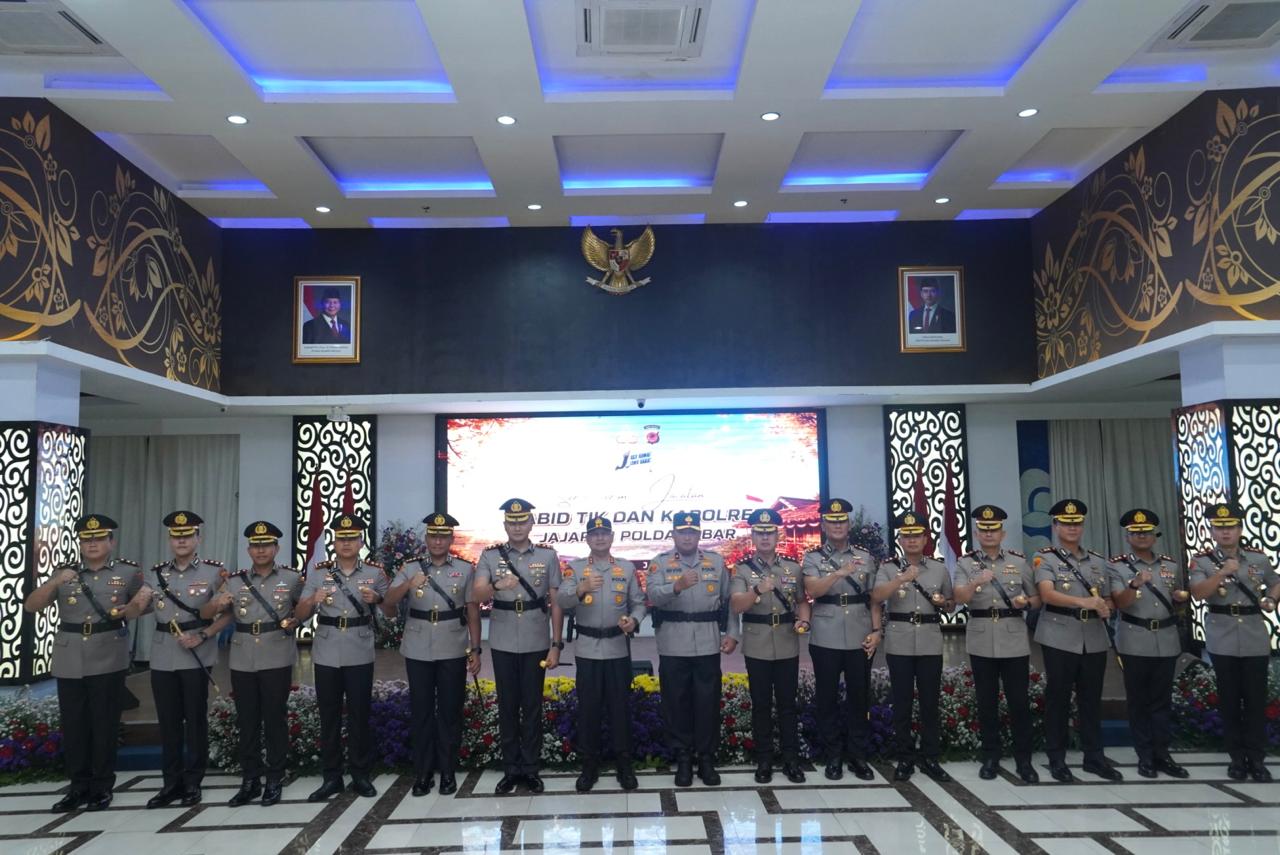 Sertijab Kapolres Ciamis Resmi Digelar, Tongkat Kepemimpinan Beralih dari AKBP H. Hidayatullah, S.H., S.I.K., M.Si., kepada AKBP Eko Iskandar, S.H., S.I.K., M.Si.