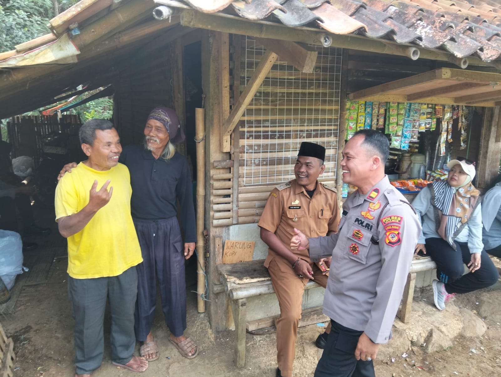 Polsek Cikoneng Perkuat Sinergitas dengan Tokoh Adat melalui Sambang Kamtibmas di Situs Gandoang Wanasigra