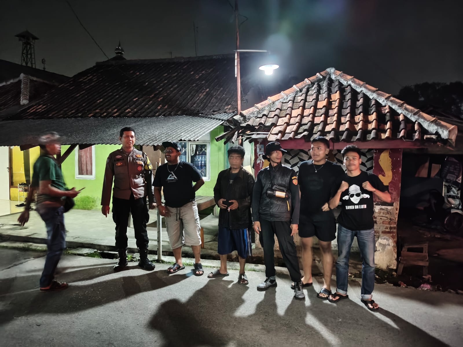 Personil Polsek Klari Sambangi Petugas Jaga Ronda Malam