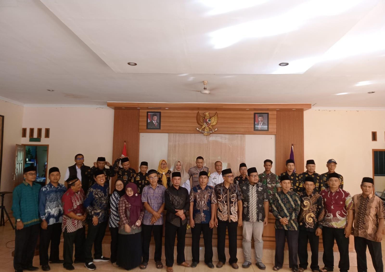 Polsek Rancah Hadiri Pelantikan Panitia PAW Kepala Desa Cisontrol, Perkuat Pengawalan Proses Demokrasi Desa yang Kondusif