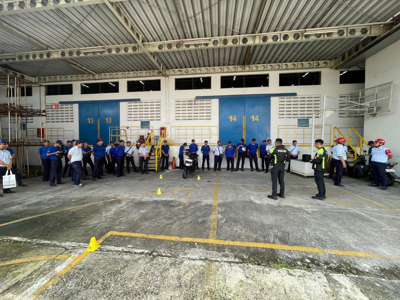 Polantas Menyapa, Satlantas Polres Karawang Lakukan Sosialisasi Safety Riding Kepada Karyawan PT. Dunlop