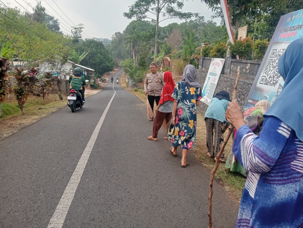 Polsek Sukadana Hadir dalam Bakti Sosial Gotong Royong, Perkuat Kepedulian Lingkungan dan Harkamtibmas
