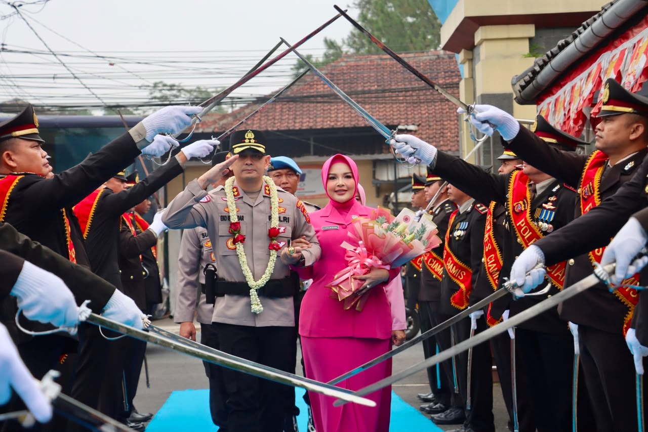 Tongkat Estafet Kepemimpinan Polres Ciamis Resmi Beralih, AKBP Eko Iskandar, S.H., S.I.K., M.Si. Siap Lanjutkan Pengabdian Presisi untuk Masyarakat