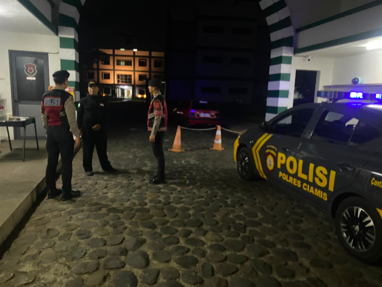 Sat Samapta Polres Ciamis Intensifkan Patroli Dialogis Dini Hari untuk Perkuat Keamanan di Kawasan Objek Vital Pendidikan