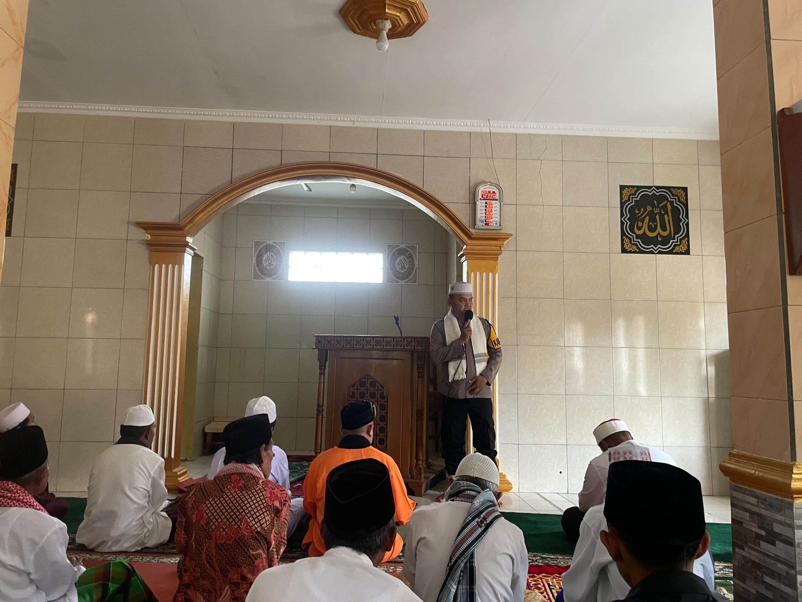 Kapolsek Gegerbitung Terjun Langsung Giat Sholat Jumat Keliling dan Berikan Tausiah Kamtibmas Sebagai Wujud Kedekatan Dengan Warga Binaan