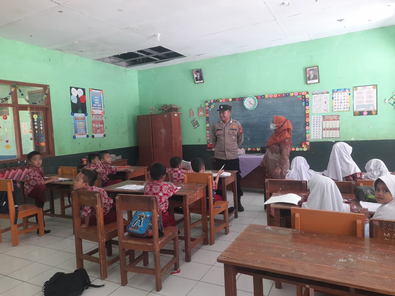 Polsek Rajadesa Perkuat Harkamtibmas Melalui Sambang dan Edukasi Kamtibmas di Lingkungan Sekolah