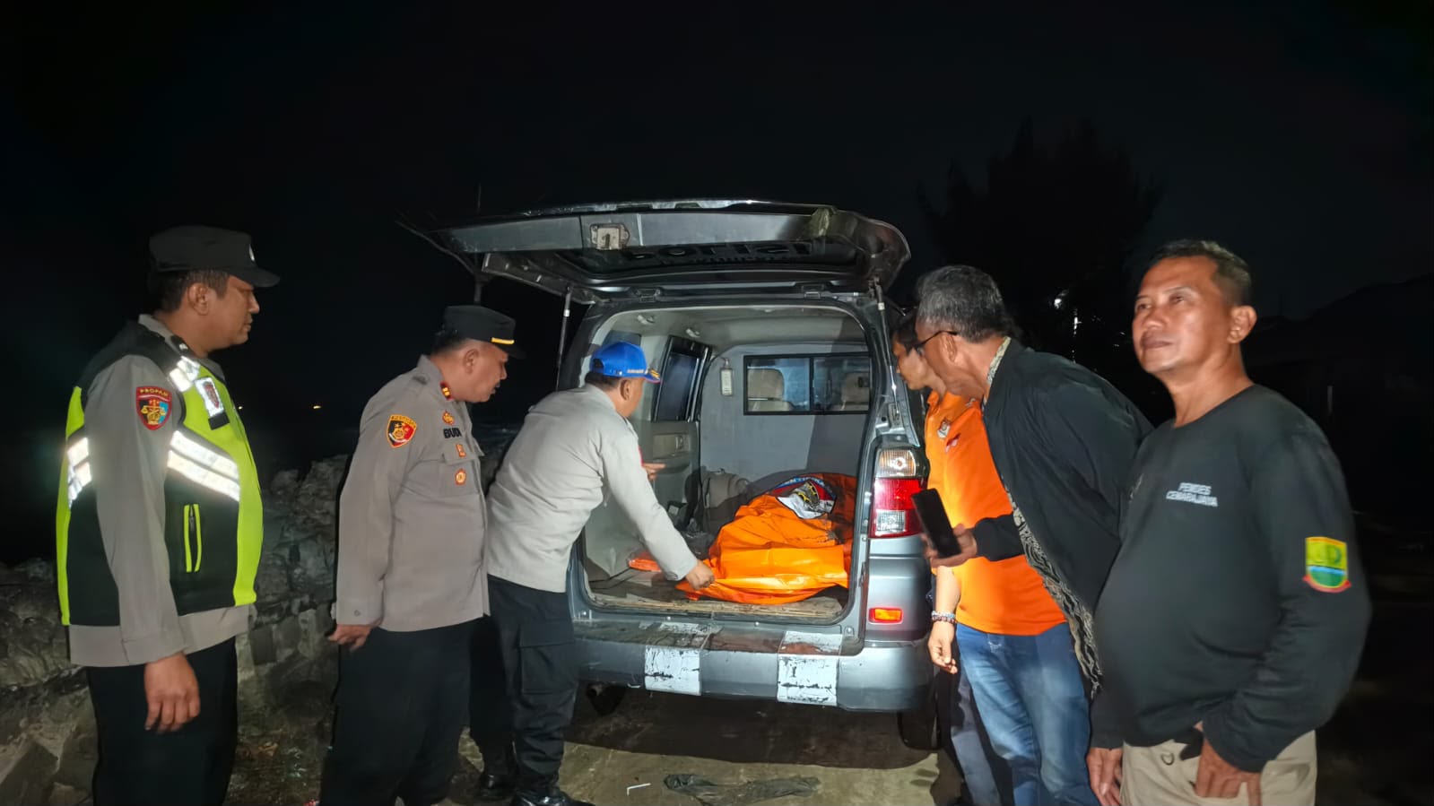 Dua Korban Laka Laut KM Anugrah Laut 3 Diserahkan kepada Keluarga